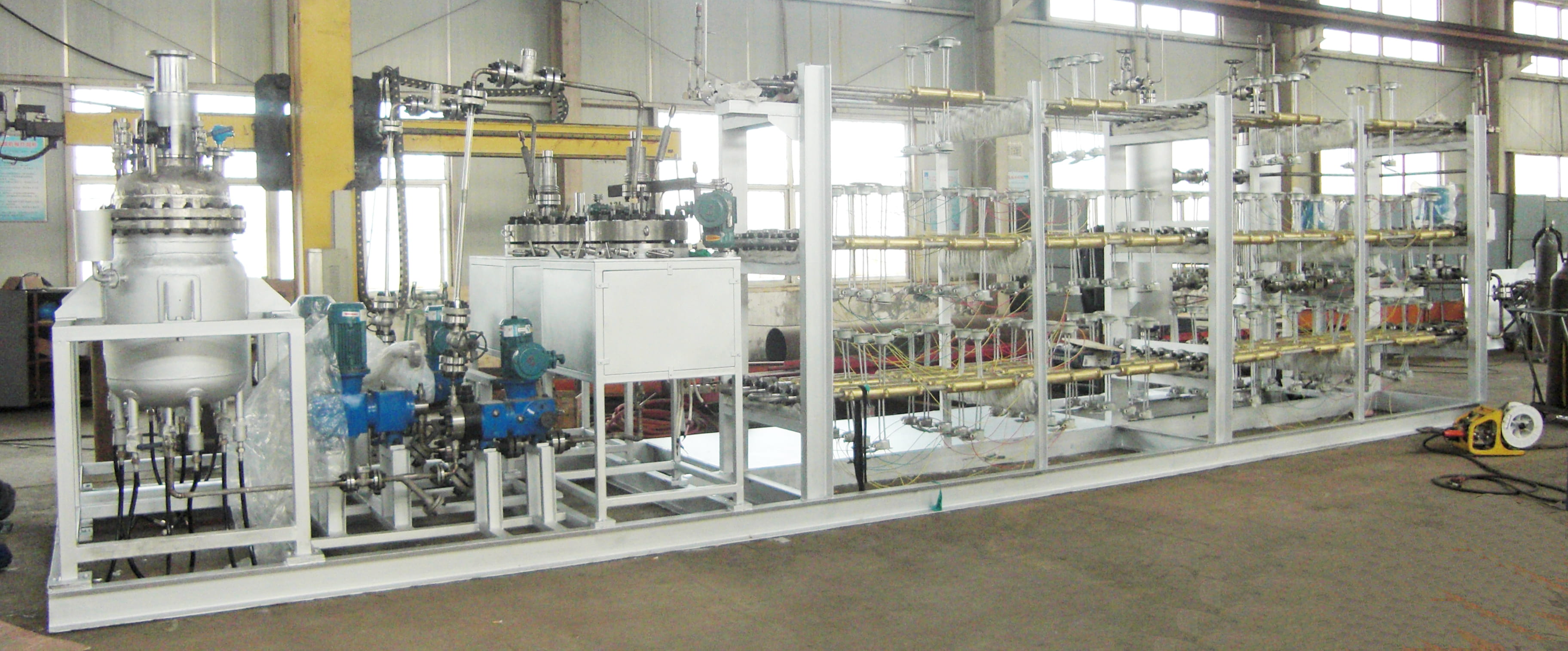 Shale oil refining reactor system